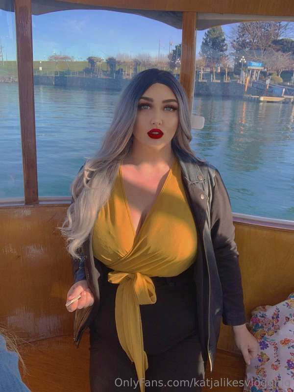 Would you take me on a date in this outfit? 