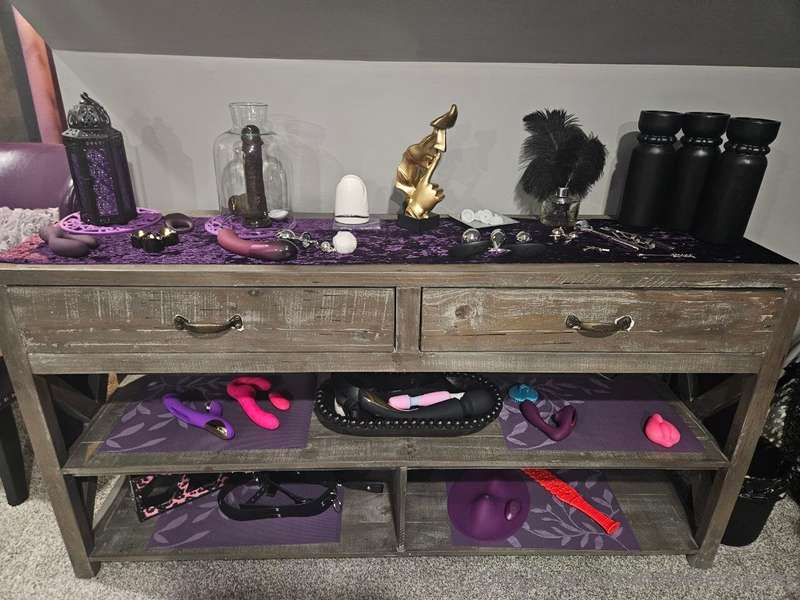Welcome to my playroom. Where would you start? What would yo.. 3
