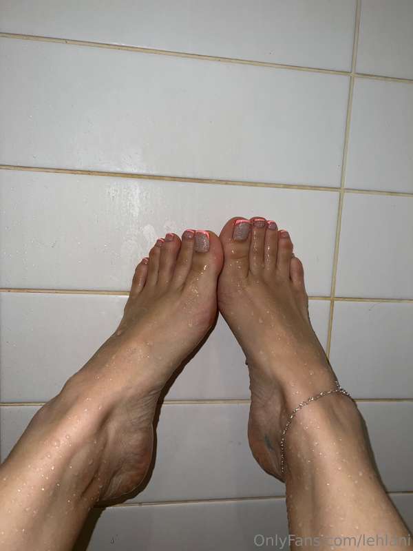 Shower toes 🩷 spring is around the corner you know what that.. 4