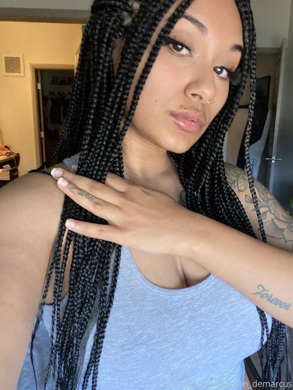 😎☀️🌻manifesting summer, it's still so fucking cold here in C.. 3