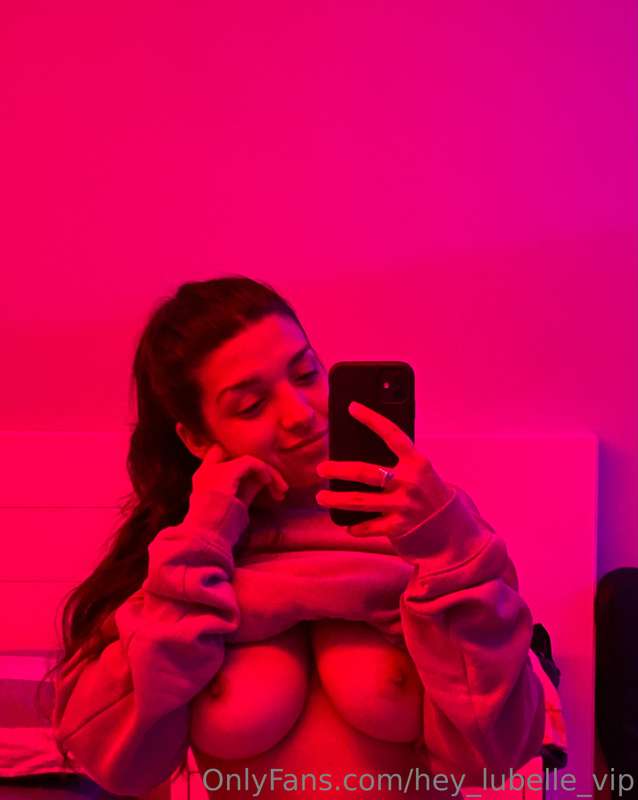 This light makes everything more fun 🔴🟣
