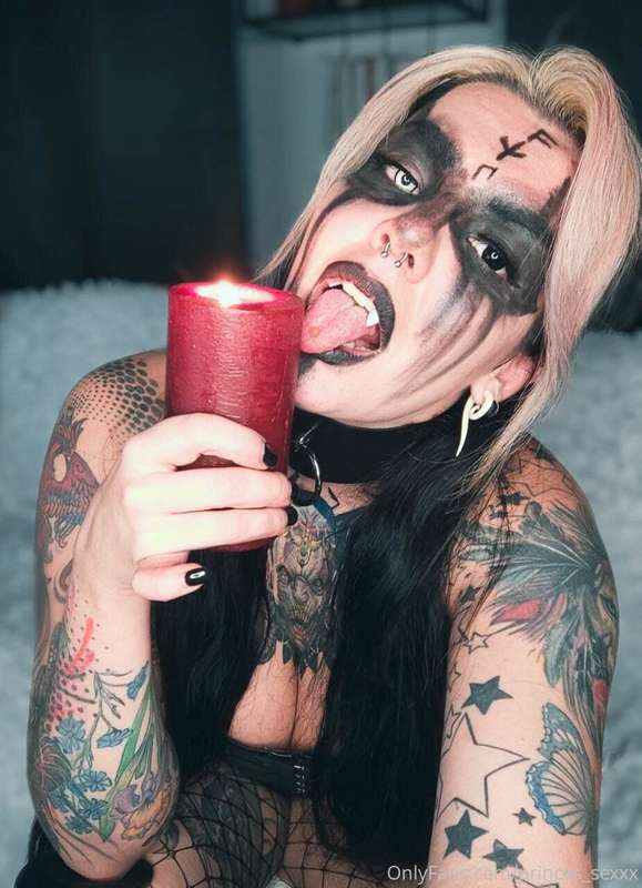 Your fetish Queen @dreddadark 🖤 FREE subscription  🔞 Custom ..