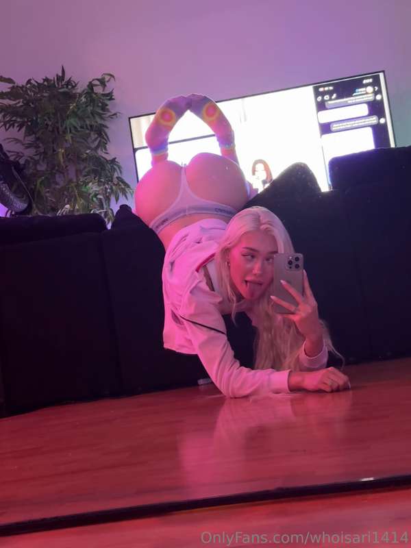 r u thinking of fucking me in this position rn? 😇  4