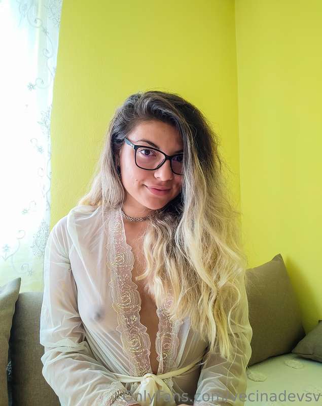 Ce cuminte par în ultima poză! 😅🤍💛 2