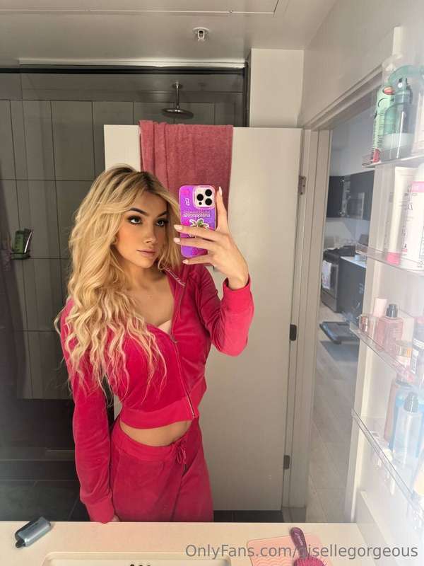 Wish you would rip off this cute little track suit off me 🩷