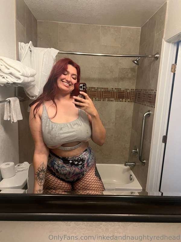 Throwback to festival outfits… underboob and lots of 🍑 swipe..