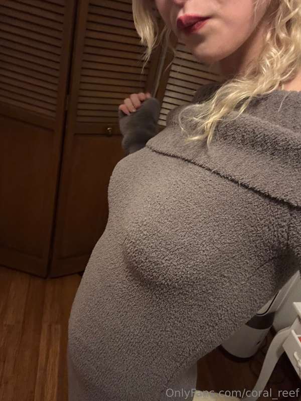 Just a little side view… enough to tease you 😘