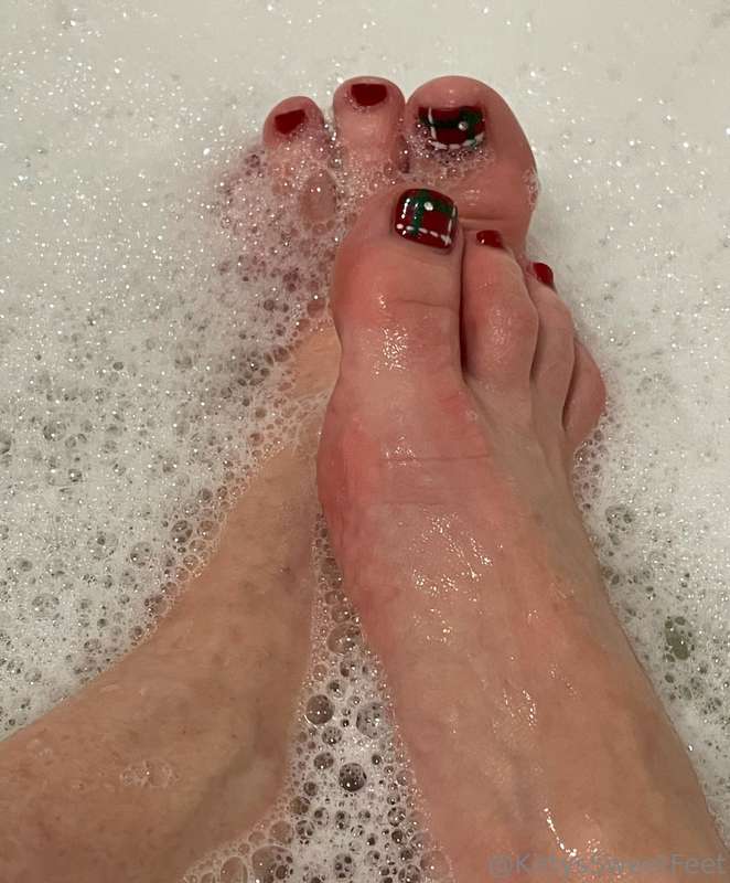 Pre-reno vibes 🛁📸 I may have 35k pics, but these beauties de.. 5