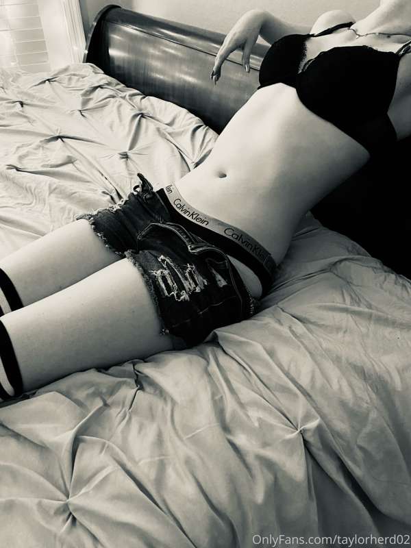 CK 🖤 

there’s 3 more from this set for $15 ;) and there’s a.. 1