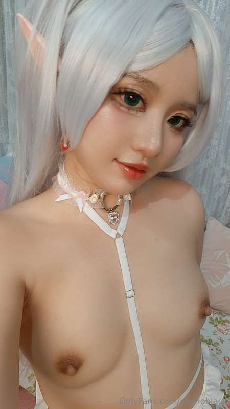 Seductive Frieren Me as Frieren gets horny and want you to p..