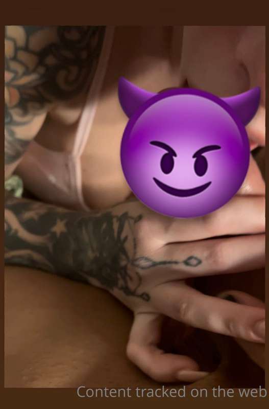 😈🇬🇧 now you can request my first blowjob video to a real dic..