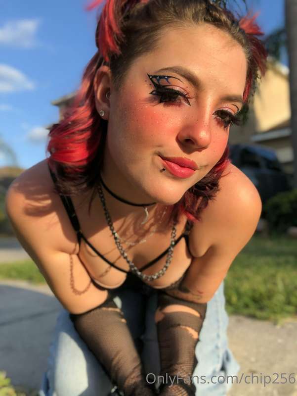 Hi <3 say it back😡