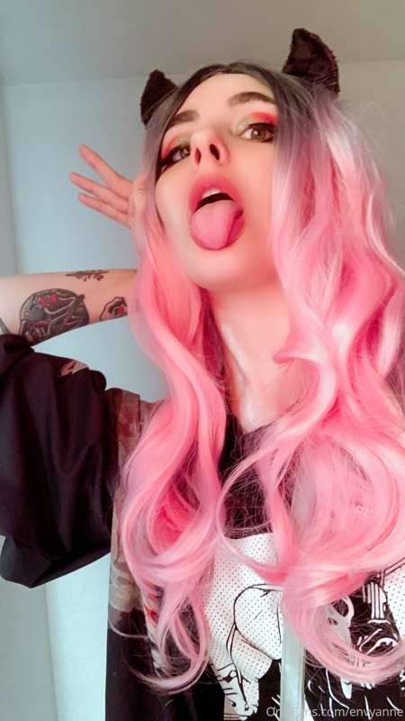 I feel fucking cool with my new wig y’all