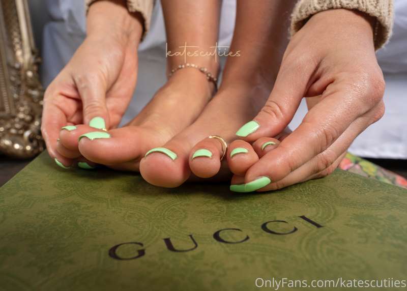 A little mani pedi action😘 4