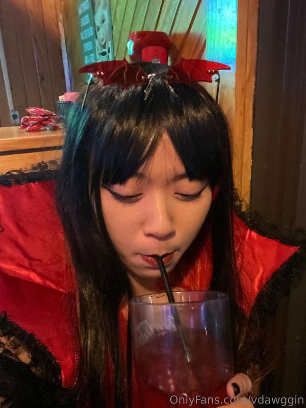 Ngl I’ve never dressed up so much for Halloween before and t.. 4