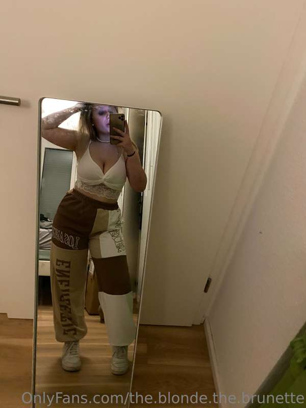 I got myself a new outfit, do you like it?🙈