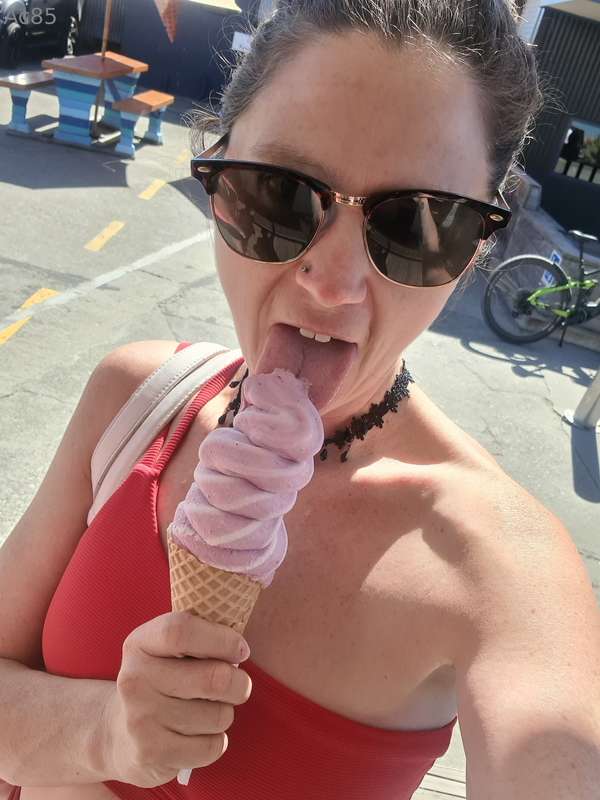Works quiet today so me and My gf practiced how to lick pusi.. 1