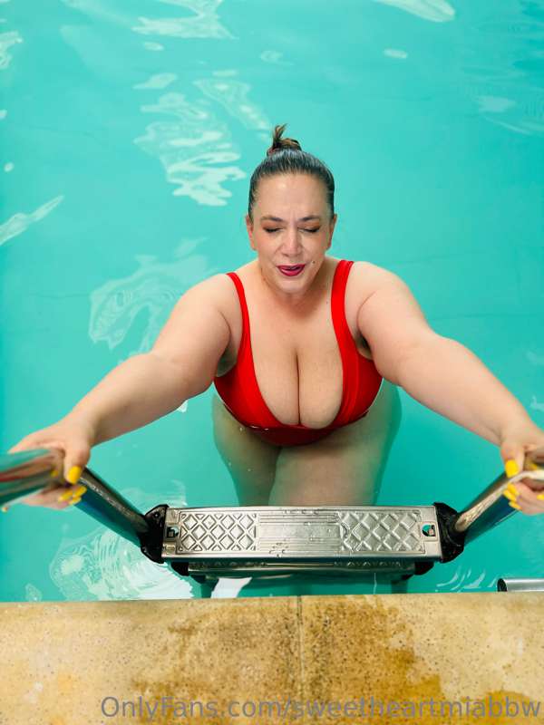 My face going in the cold-ish water 🤣🤣🤣😘 3