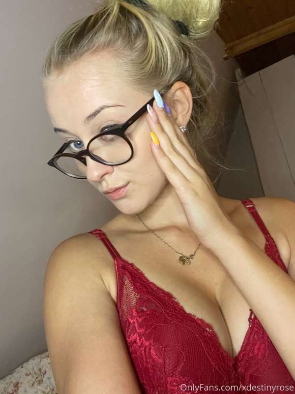 Message me & tell me how much you like my glasses😽