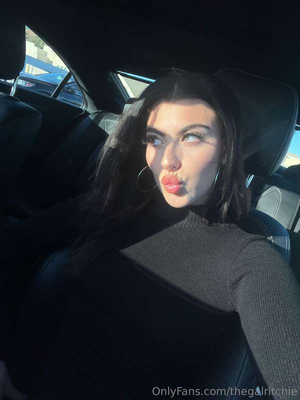 hmmmm I´ve got the Pornhub Awards tomorrow and i don´t know ..