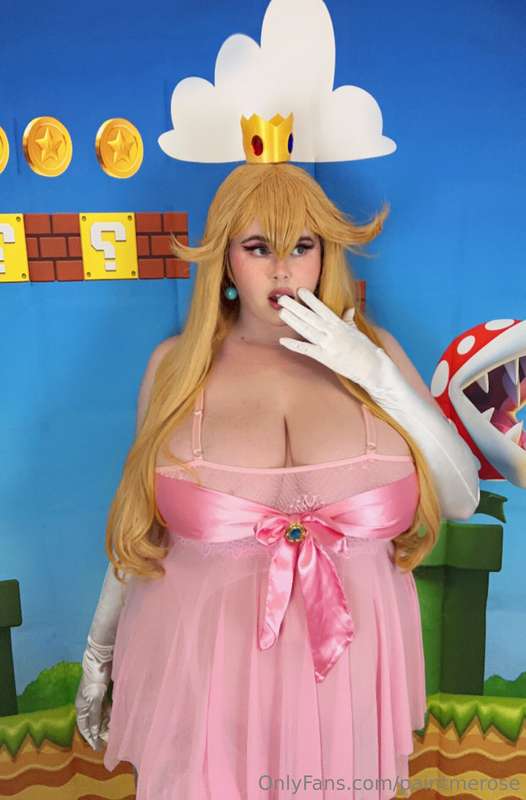 Everyones favourite princess fingering her peach 😉 for all o..