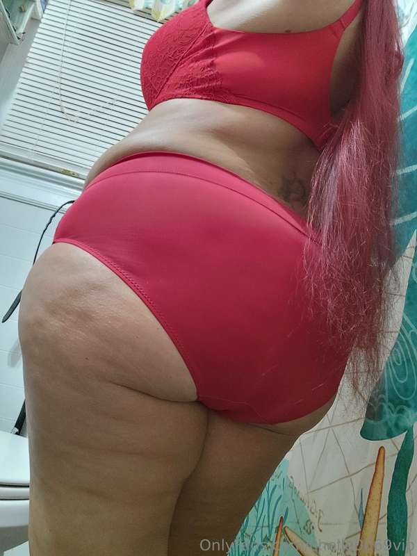 MERRY CHRISTMAS! 🧑‍🎄🎄😘 Every year my husband buys me a new o.. 10
