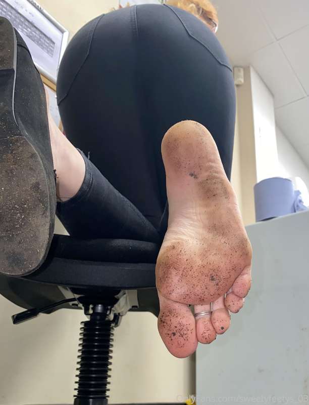 Who’s licking my feet clean while I work ? 😏 5