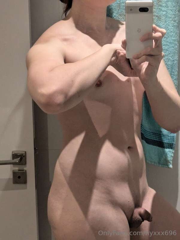 did you know I work out a lot LOL 👉👈