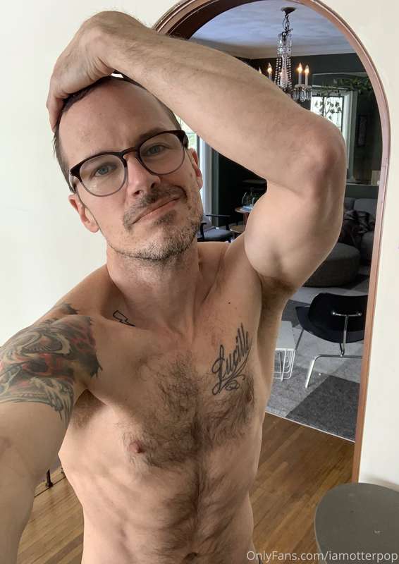 A little sunny hole exposure. I wish my crack hair was darke.. 6