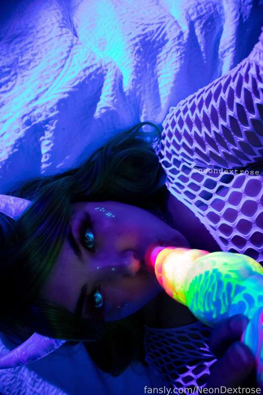 Neondextrose - Fansly - 04 Jan, 2023