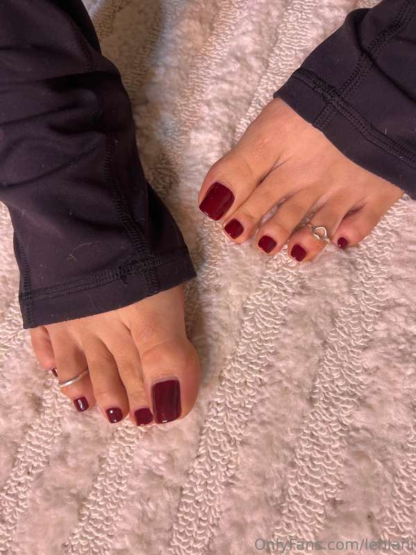 Never ending supply of cute feet pics with me around 🥰 5