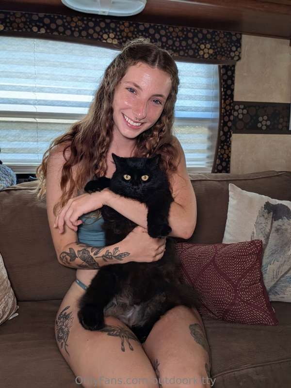 Swipe to see my floof😸 5