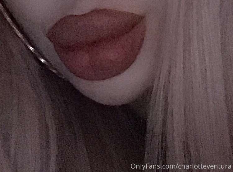 💋