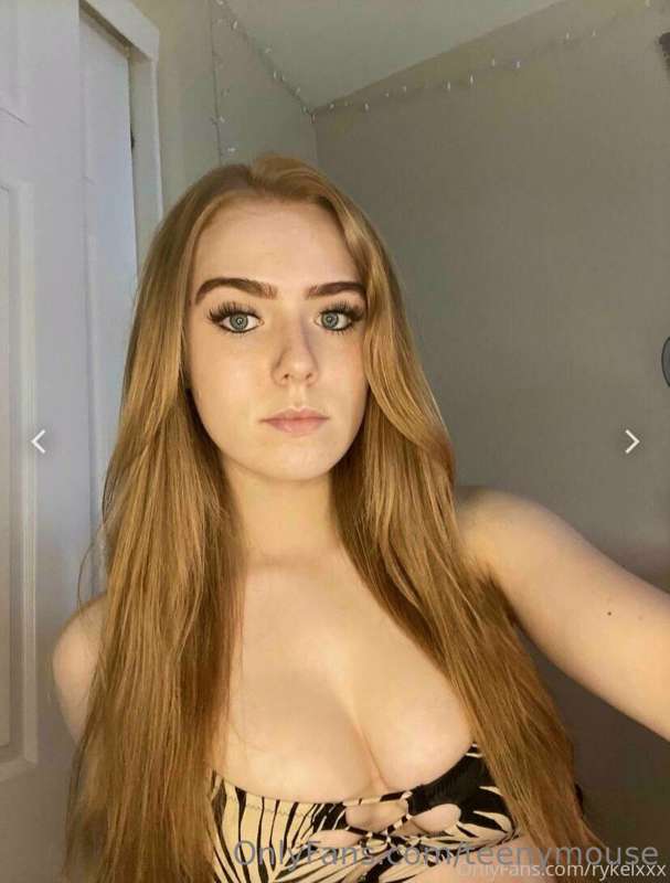 My sexy bestie @aussiebabe19 fucks a new guy every week 😍 he..