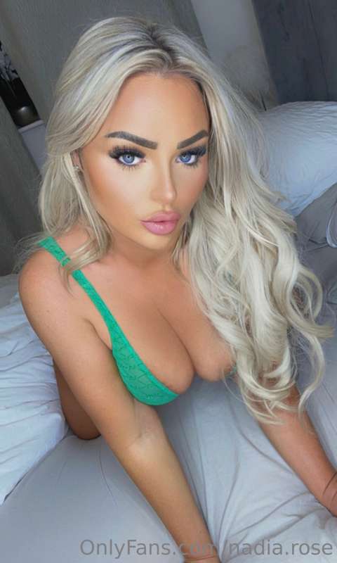Thirsty Thursday 😈 and I’m thirsty for some cock 😩💦💦