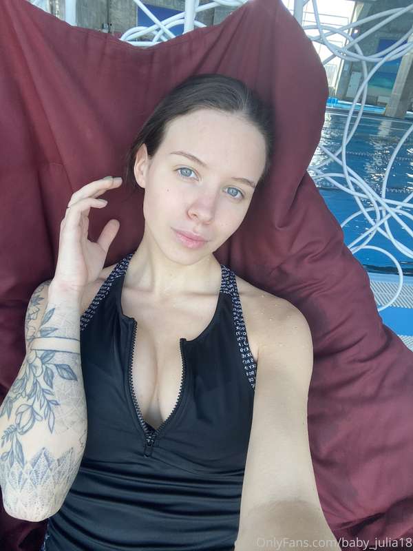 the morning starts with the pool 💦🥳 3