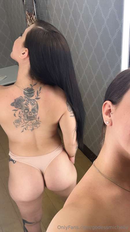 Me tire unas fotos en el probador de ropa 😋 15