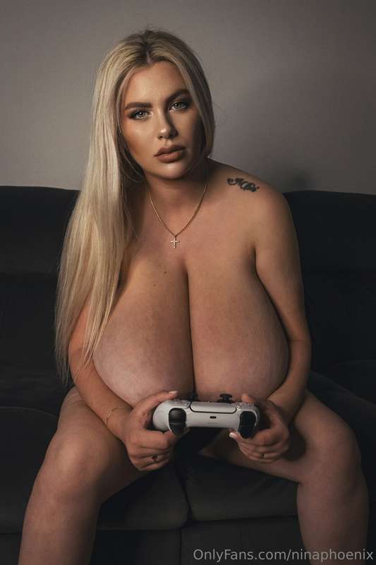 Who would like to play with me?! 😈 2