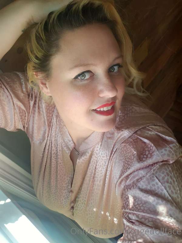 Me looking all professional for my appointment... also peek ..