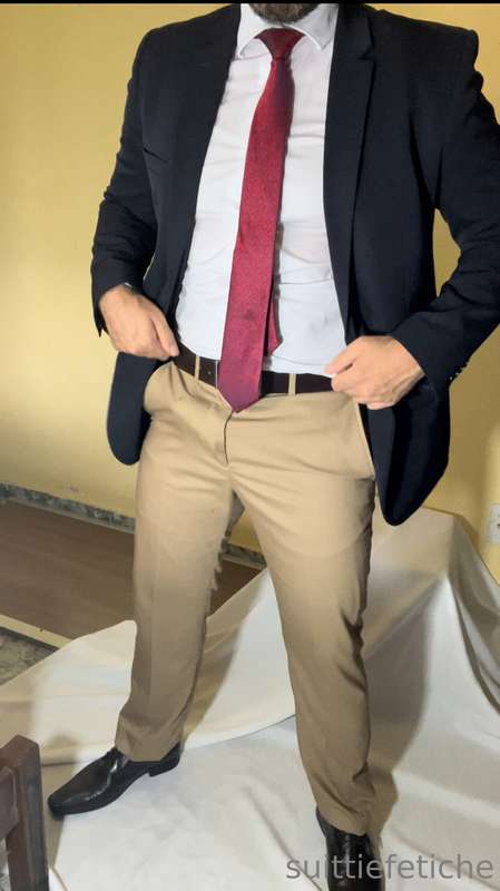Cada vez me dá mais vontade de vestir roupa social. Gozo fác.. 5