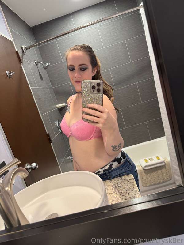 Feeling sexy tonight (;