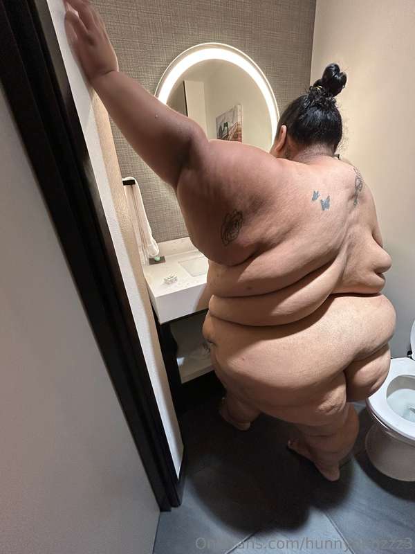 Heheh i almost didnt fit getting in this shower 🤭 1
