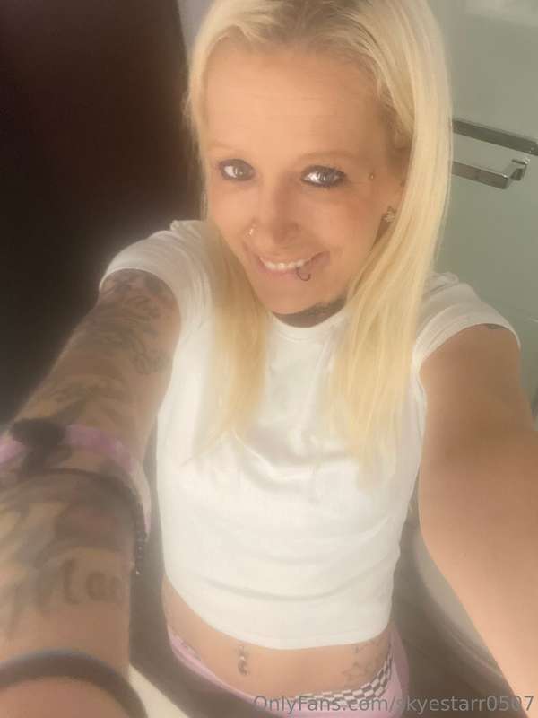 I’m ME laid back fun sexy and chill. Everyone who’s met me k.. 13