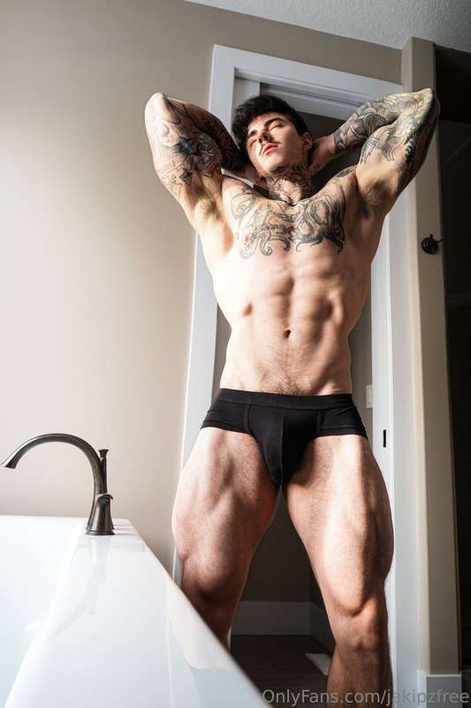 This isn’t the only stretching I’ll be doing 😏…My VIP conten..