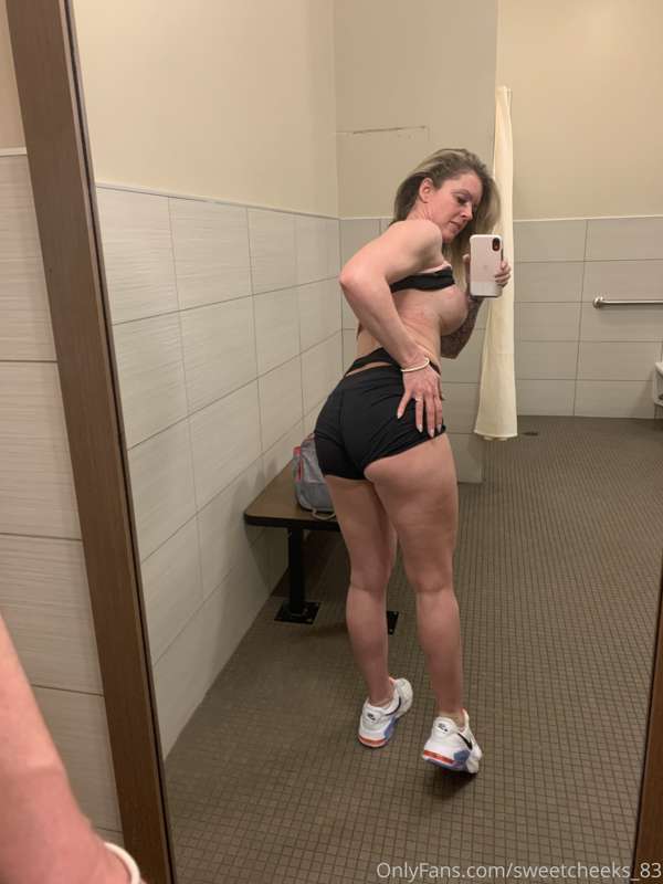 Wore my tight shorts to the gym. Tell me what you think? Mak.. 6