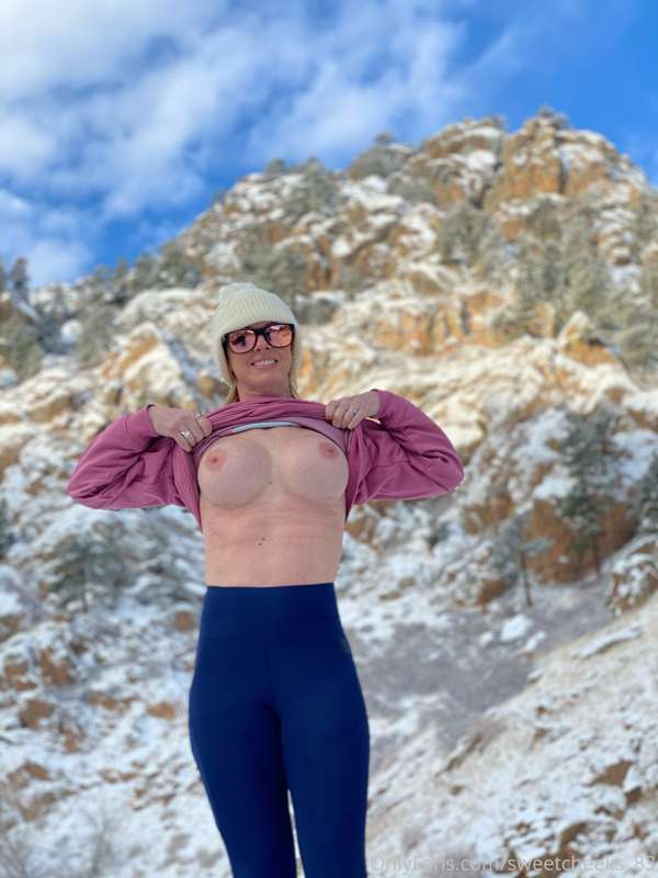 Having fun in the Rocky Mountains! ❄️ 🥶 5