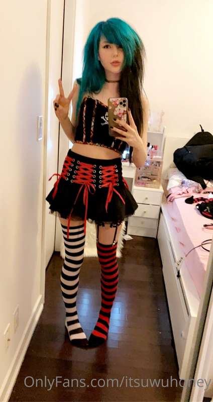 <3 Just showing off my outfit <3 3
