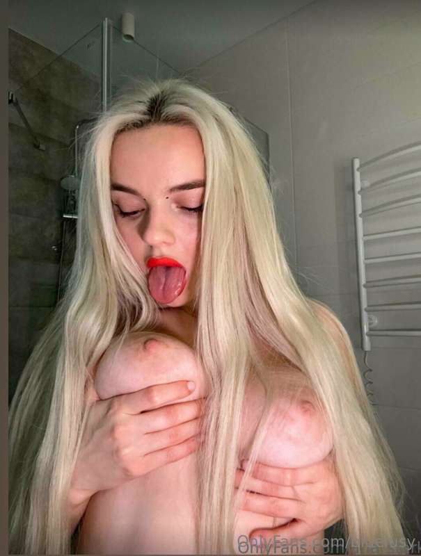 💖𝐅𝐑𝐄𝐄𝐄 𝐒𝐔𝐁𝐒𝐂𝐑𝐈𝐏𝐓𝐈𝐎𝐍💖Sweet cute @ARIA_STARK just turned 18 ye..