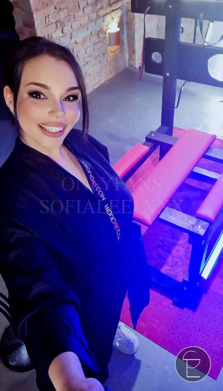 Very intense shooting day! ⛓️  Tell me the truth darling? Do.. 3