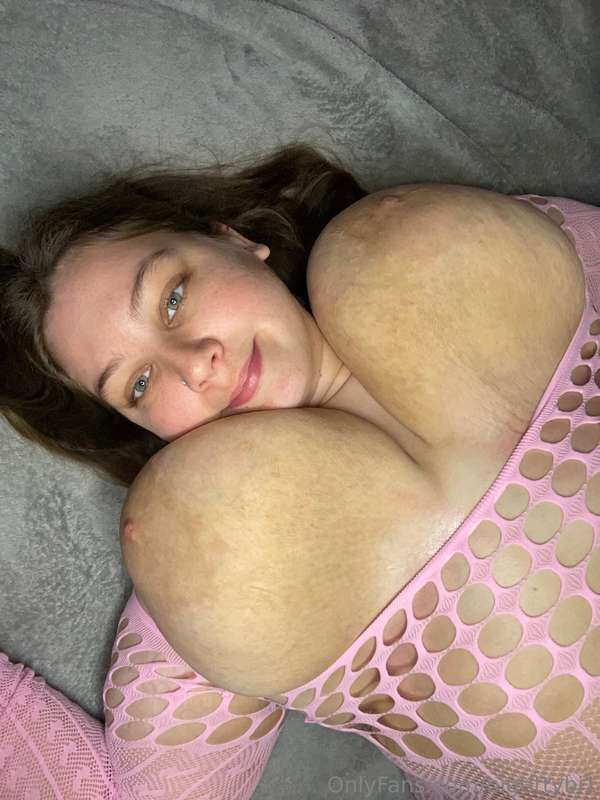 pretty face & pretty tits!😇💕 1